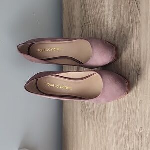 POUR LA VICTOIRE Light Pink Suede Platform Pump Size 7